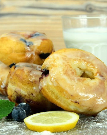 Donuts mit Blaubeeren und Zitronenglasur aus dem Thermomix