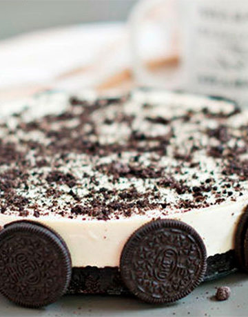 Weißer Schokoladenkuchen und Oreo-Kekse im Thermomix