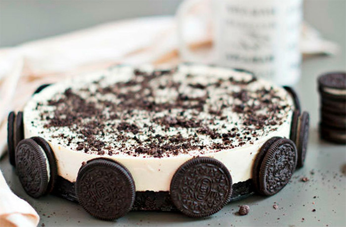 Weißer Schokoladenkuchen und Oreo-Kekse im Thermomix