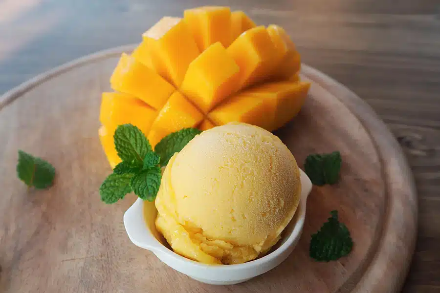 Cremiges Mango-Eis aus dem Thermomix