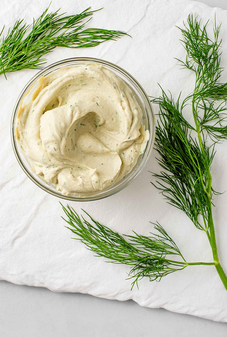 Vegane Tofu-Creme mit Käse und Dill aus dem Thermomix Vegane Tofu-Creme mit Käse und Dill aus dem Thermomix