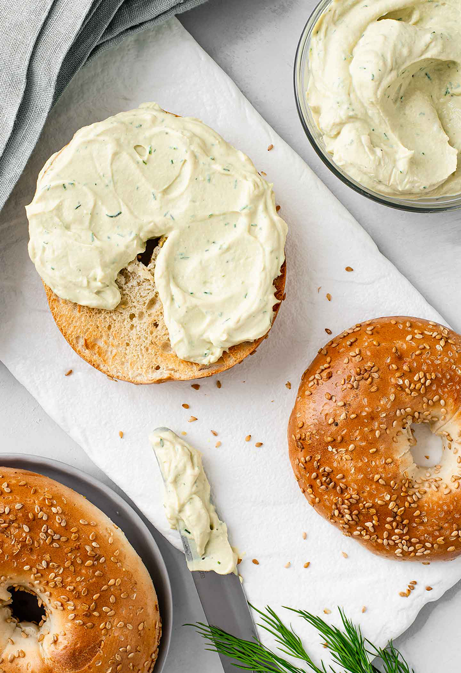 Vegane Tofu-Creme mit Käse und Dill aus dem Thermomix Vegane Tofu-Creme mit Käse und Dill aus dem Thermomix