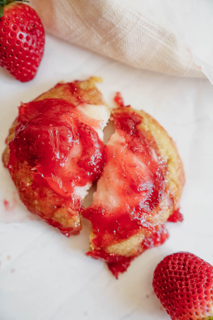 “Thumbprint-Kekse” mit Käsekuchen und Erdbeere aus dem Thermomix