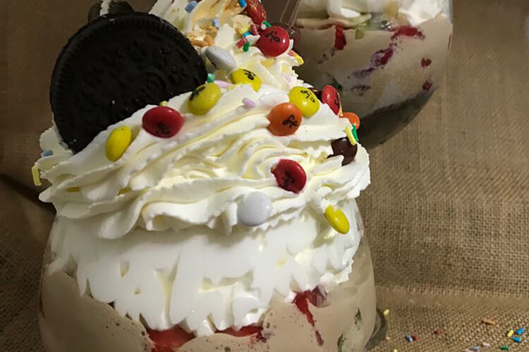 Früchte-Eis-Dessert im Glas aus dem Thermomix