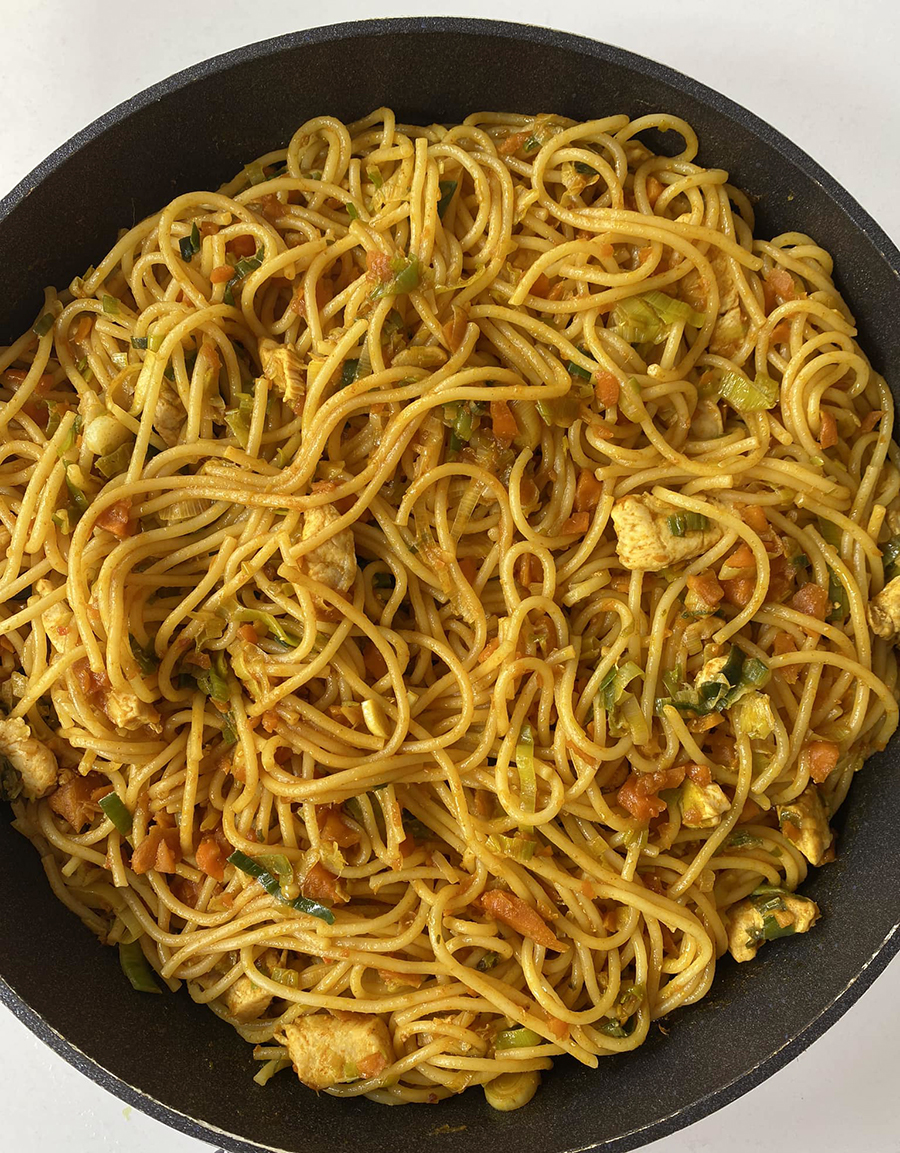 Gebratene Nudeln mit Hähnchen im Thermomix