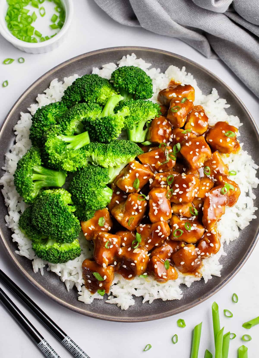 Teriyaki-Hähnchen-Bowl mit Honig und Reis aus dem Thermomix