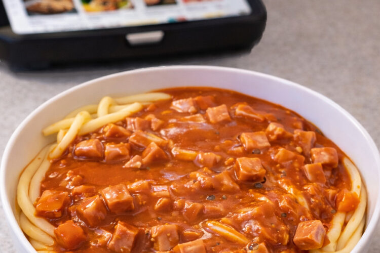 Makkaroni mit Tomatensauce und Wurst aus dem Thermomix