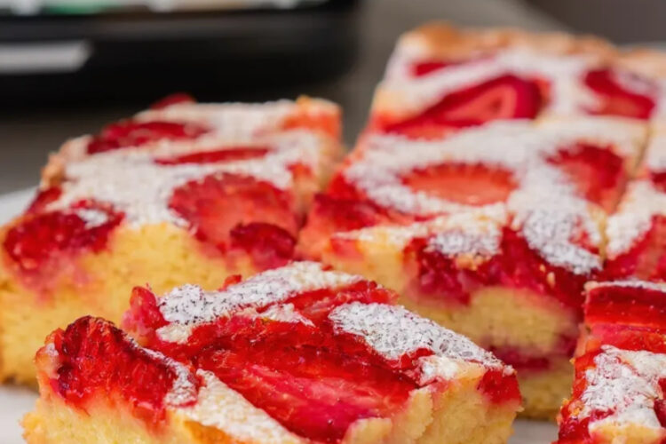 Super luftiger Erdbeerkuchen in 10 Minuten aus dem Thermomix