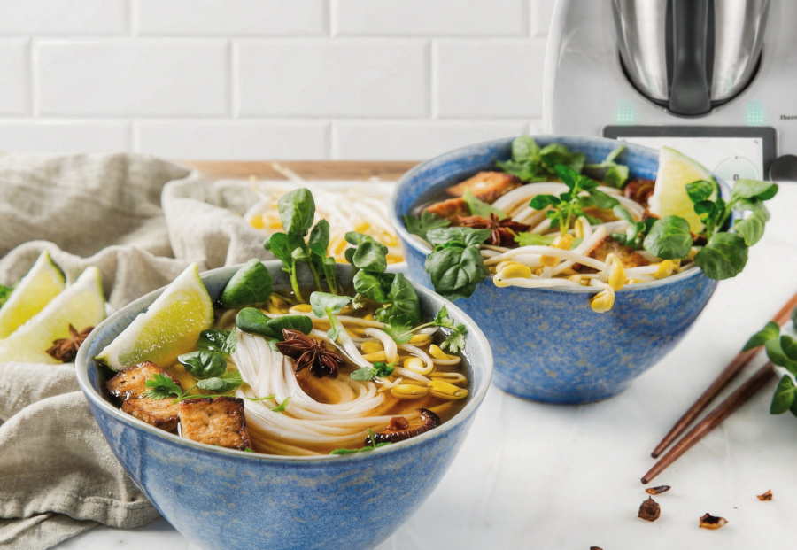 Vegetarische Pho (vietnamesische Nudelsuppe) aus dem Thermomix