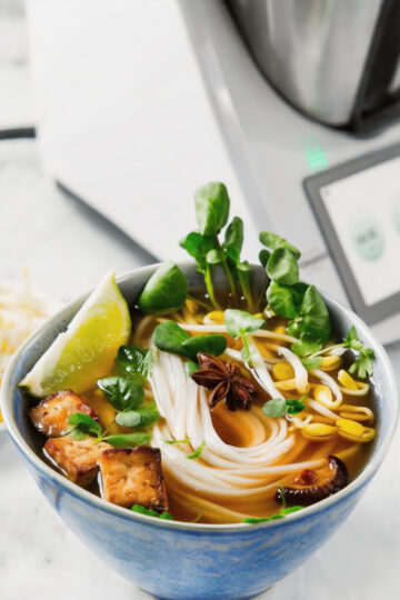 Vegetarische Pho (vietnamesische Nudelsuppe) aus dem Thermomix