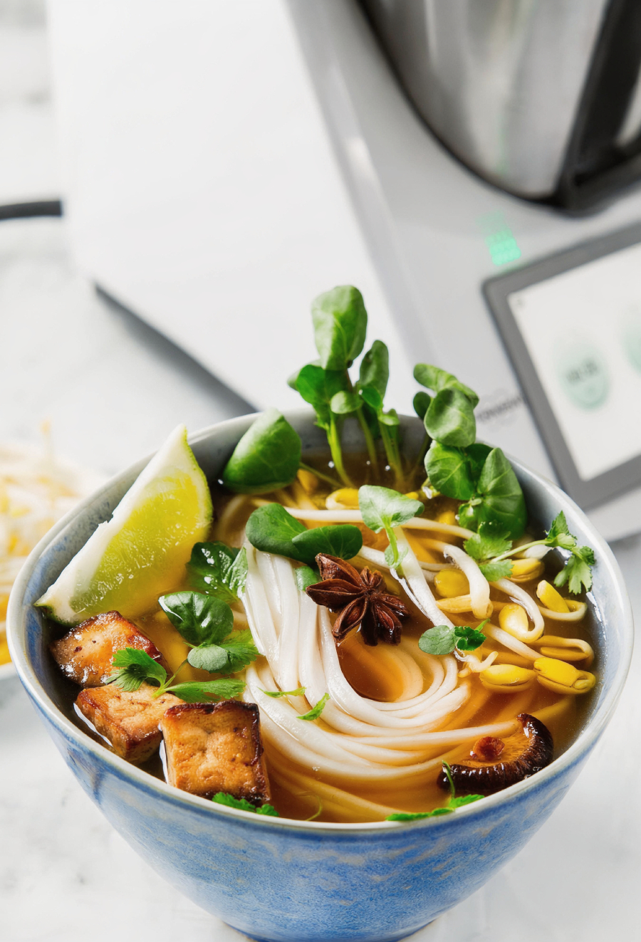 Vegetarische Pho (vietnamesische Nudelsuppe) aus dem Thermomix