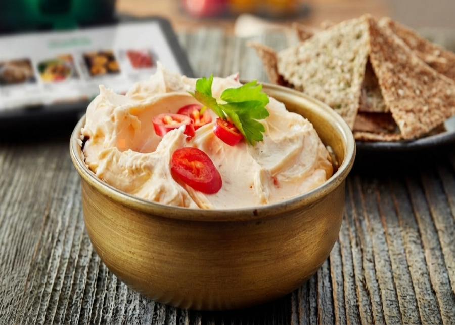 Cremiger Mozzarella-Dip aus dem Thermomix Cremiger Mozzarella-Dip aus dem Thermomix